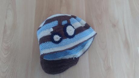 Háčkovaná čiapka so šiltom a traktorom, 98