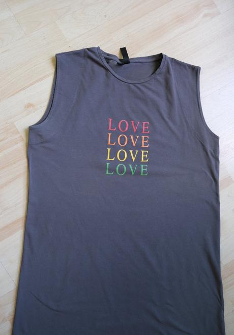 Tmavošedé šaty, 40