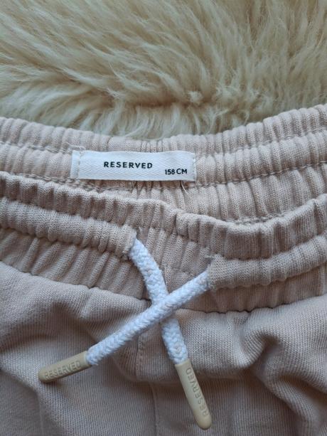 Kvalitné béžové- bledučko hnedé šortky, kraťasy, b, reserved,158