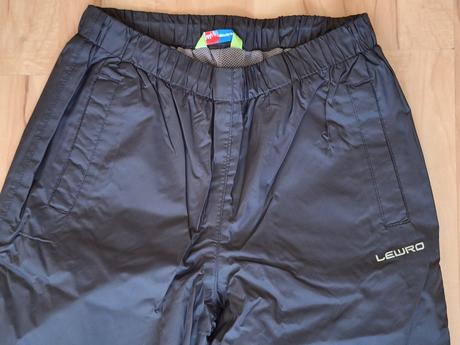 Nenosené šuštiakové nohavice, lewro,140