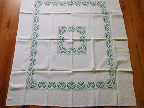 Vidiecký obrus ručne vyšívaný -123  x 136 cm,, 