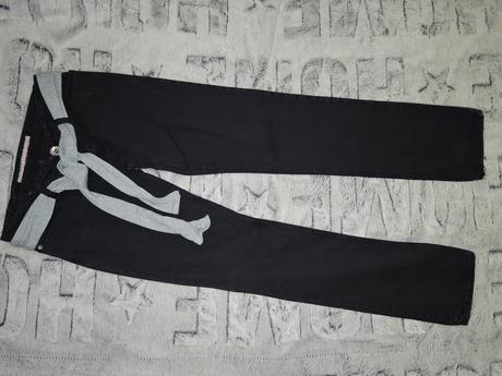 Výpredaj.čierne rifle s opaskom, 28