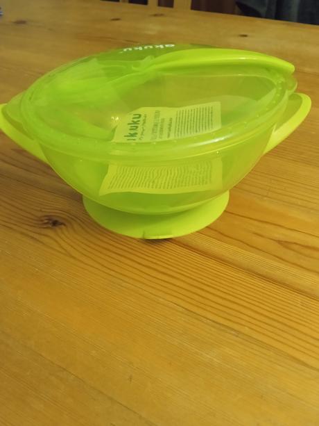 Miska s prisavkou a lyzickou akuku, 