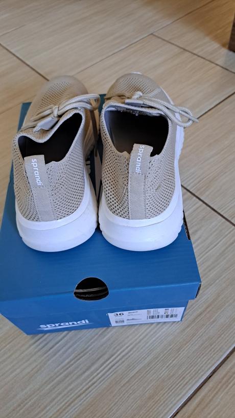 Ľahké tenisky, sprandi,36