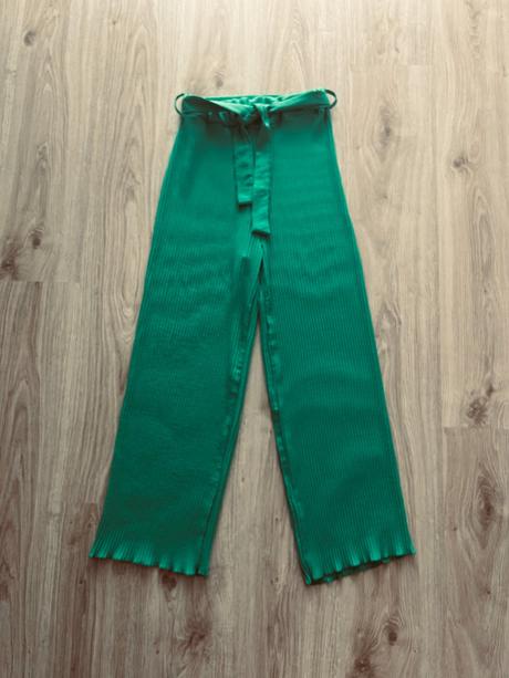 Štýlové plisované nohavice značky green apple,