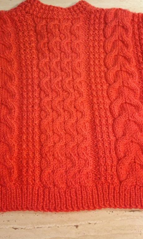 Dievčenský pletený svetrík s čiapočkou, 98