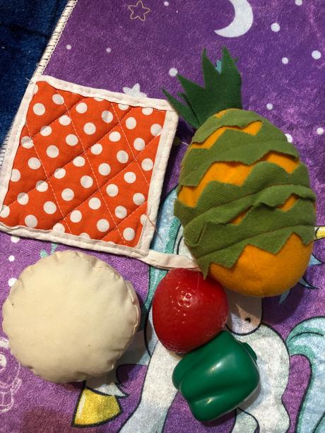 Ananás, jahoda, buchta a paprika do kuchynky,