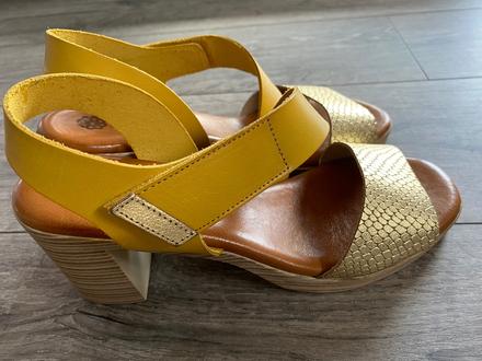 Kvalitne damske kožené sandale zn. abril, 41