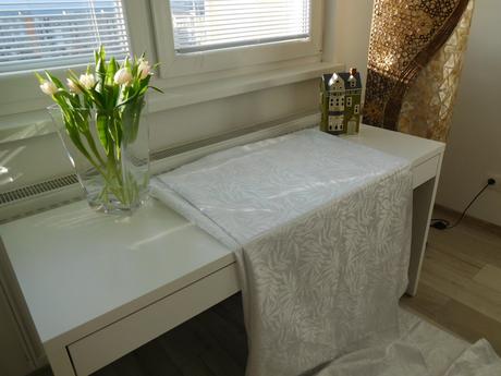 Závesy bielo perleťové vzorované, 