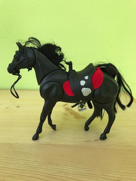 Čierny hýbajúci sa koník zn. teddies,
