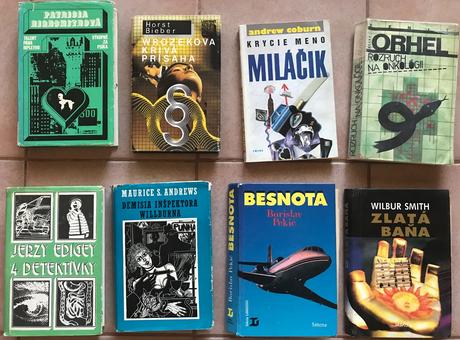 8 krimi knih,