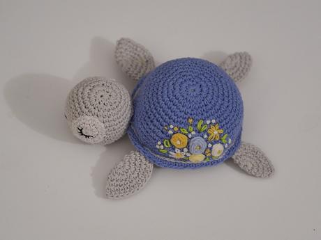 Korytnačka s vyšívanými kvietkami (rôzne farby), 