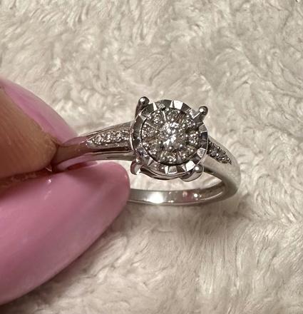 Prsteň z bieleho zlata 14k s diamantmi zn. izlato, 