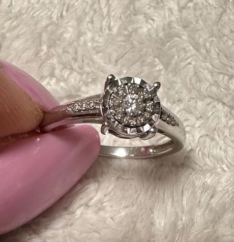 Prsteň z bieleho zlata 14k s diamantmi zn. izlato,