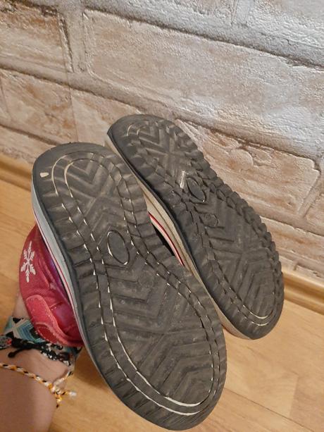 Dievčenské snehule, 25