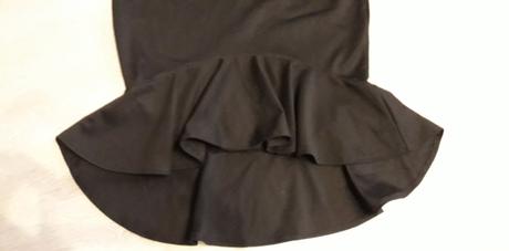 Dievčenská čierna sukňa, 164