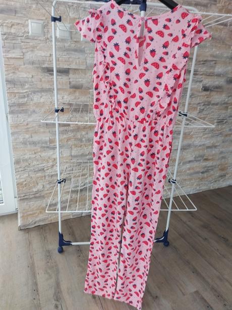 Overal s jahodami, 152