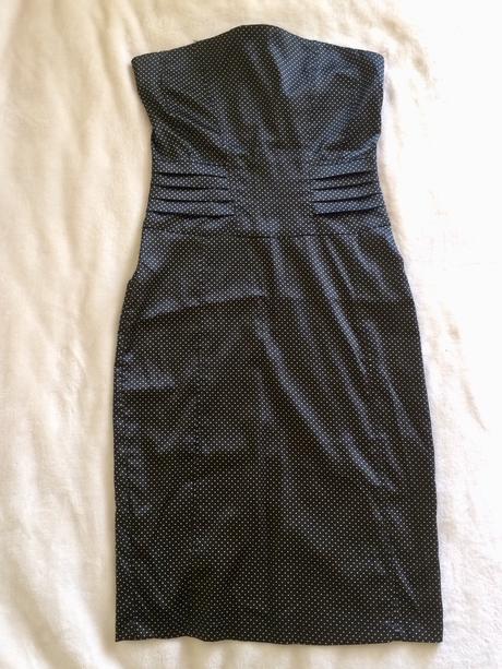 Šaty s bodkami, 38