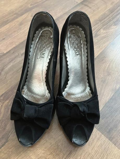 Čierne lodičky, 39