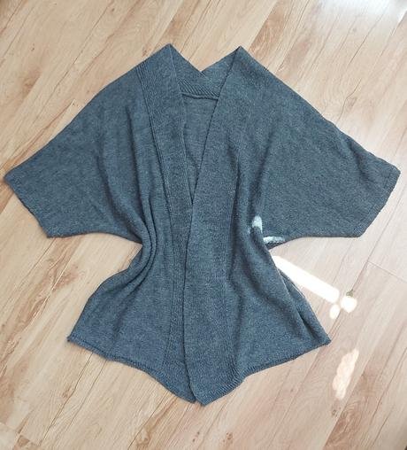 Šedý kardigan, 