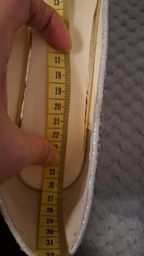 Strieborné lodičky, 39