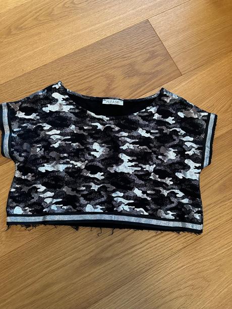 Crop top please, pleas,s