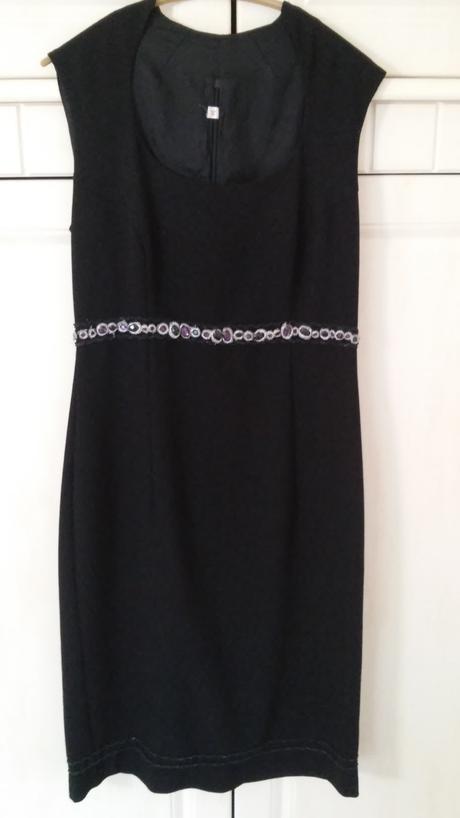 Spoločenské čierne šaty na príležitosť, 36