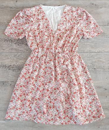 Romantické šaty s ružičkami, s