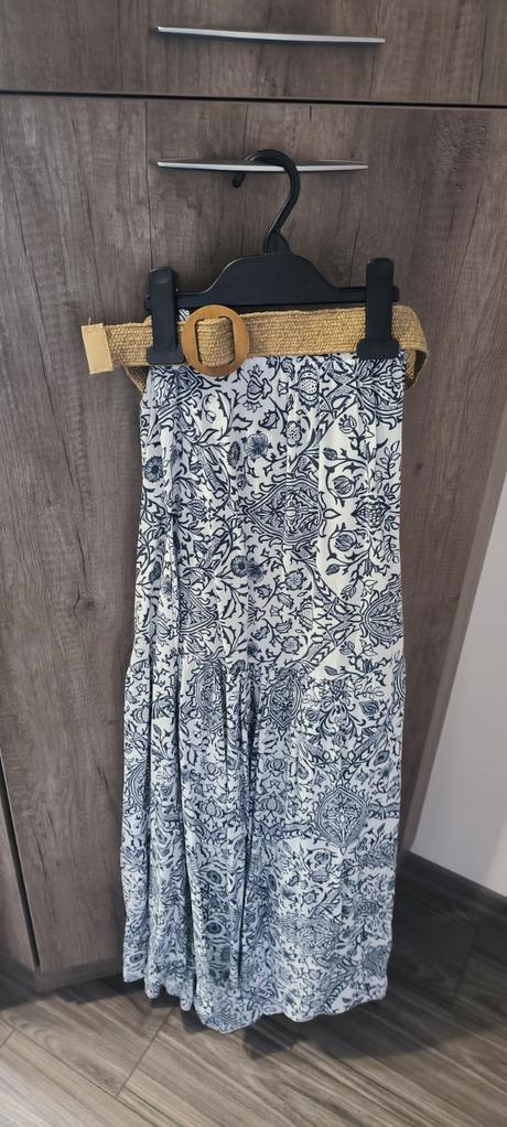 Dlhá sukňa s opaskom, s