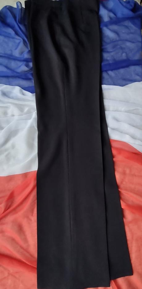 Čierne nohavice s pukmi, 40