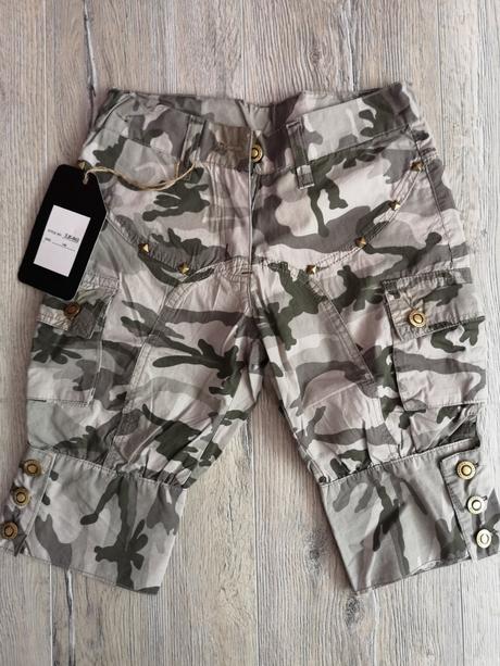 Trojstvrtove nohavice, 146