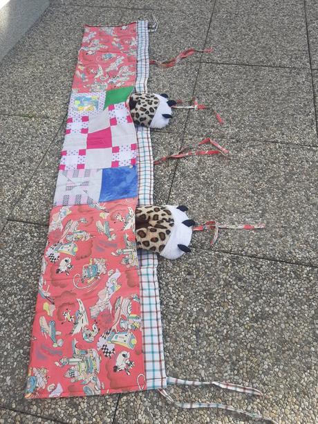 Dlhý kapsár na posteľ.,