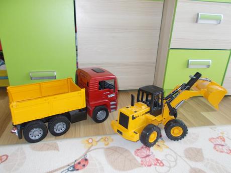Bruder nákladné auto s čelným nakladačom + bager, 