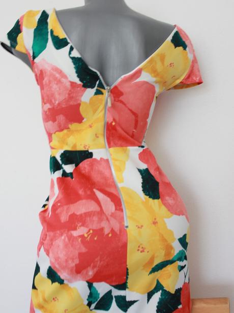 Kvetovane puzdrovane saty, dorothy perkins,s