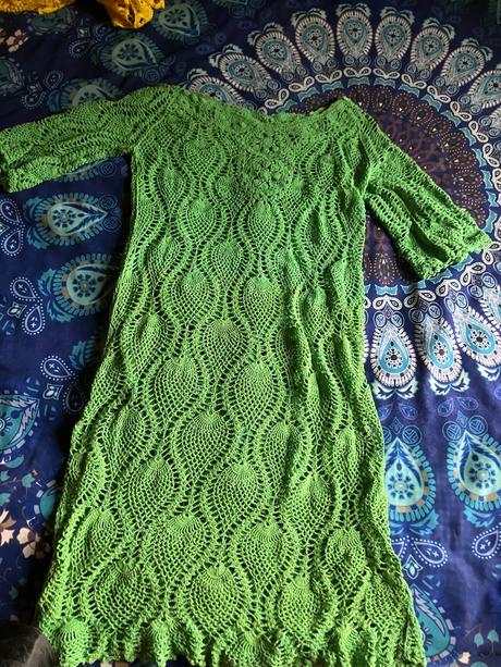 Zelené háčkované šaty, 36