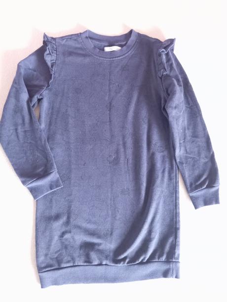 Balík dievčenského oblečenia, 122–134