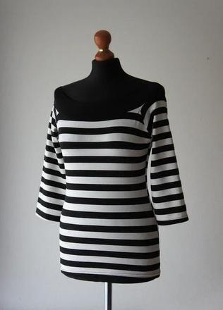 Štýlové čiernobiele pruhované tričko s lodičkovým, atmosphere,m