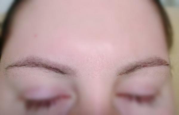 Je púdrové obočie dostatočne výrazné?