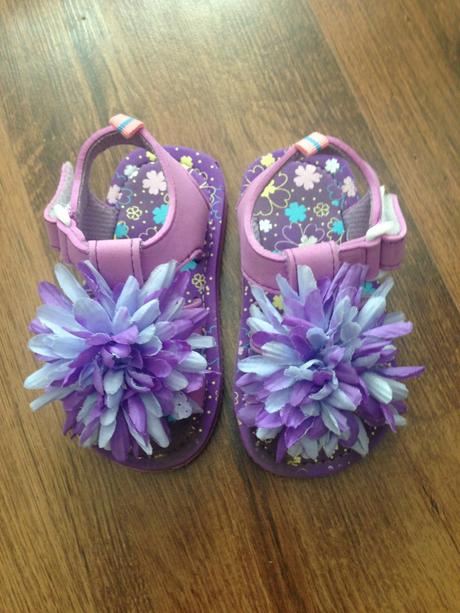 Sandálky s fialovou gerberou, 22