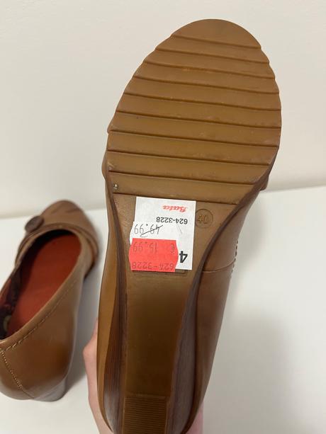 Poltopánky na opätku, baťa,40