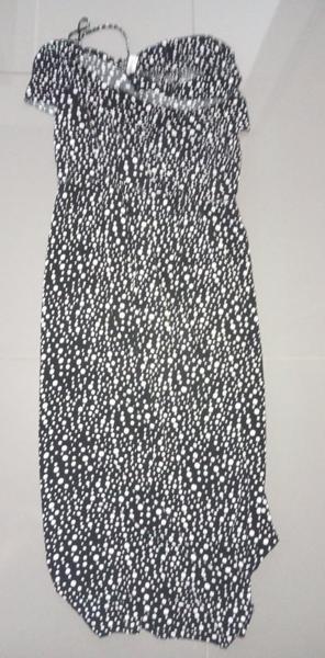 Sú tieto dlhé šaty vhodné na pohreb?