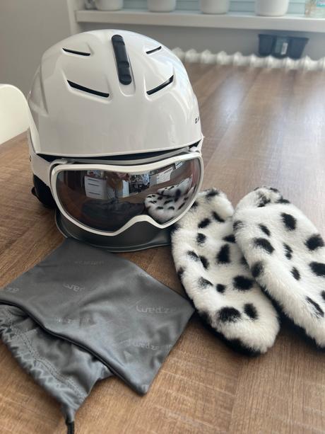 Lyžiarska prilba+uši+okuliare, s