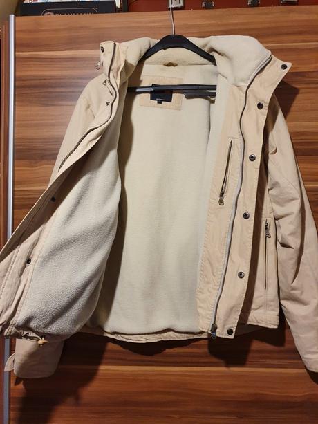 Teplá bunda, gate,l