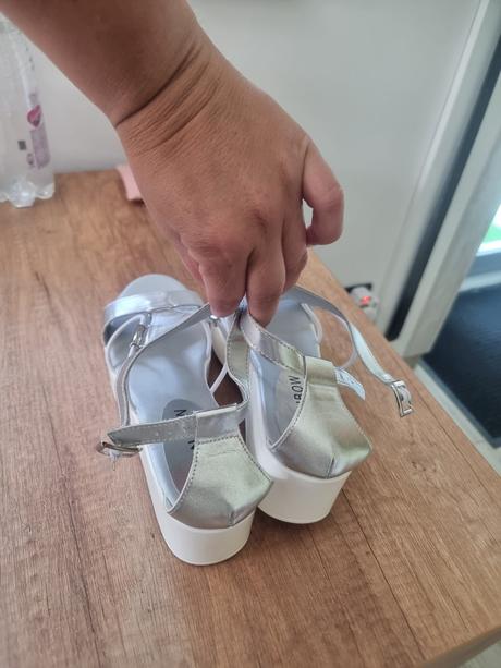 Sandalky strieborne, 40