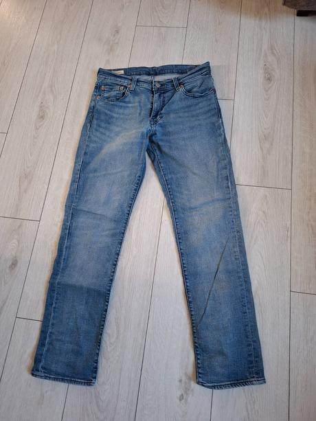 Levisky, levis,32