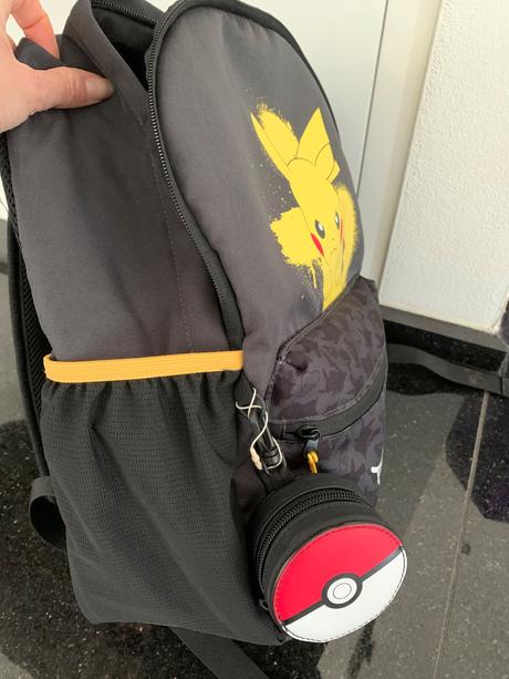 Ruksak pikachu pikémon zn.zara s pripnutou peňažen, zara