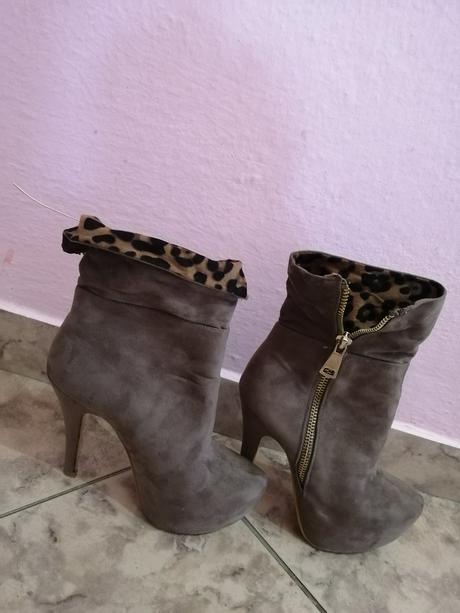 Kotnikove čižmy, 40