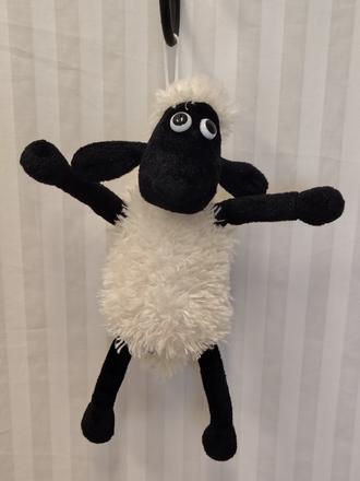 Plyšová ovečka shaun s pútkom, nici, 31 cm,