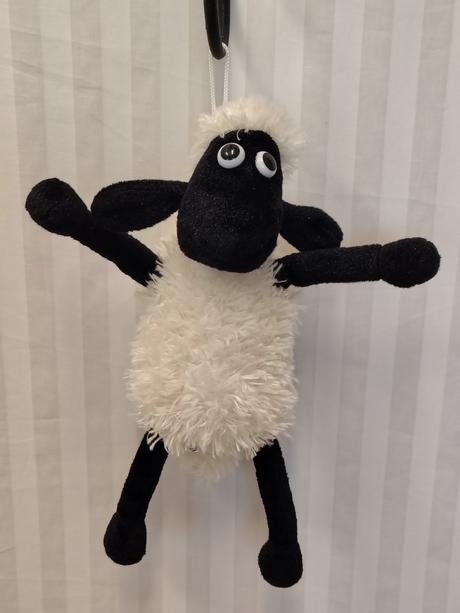 Plyšová ovečka shaun s pútkom, nici, 31 cm,
