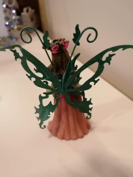 Krásna figúrka víla s krídlami,